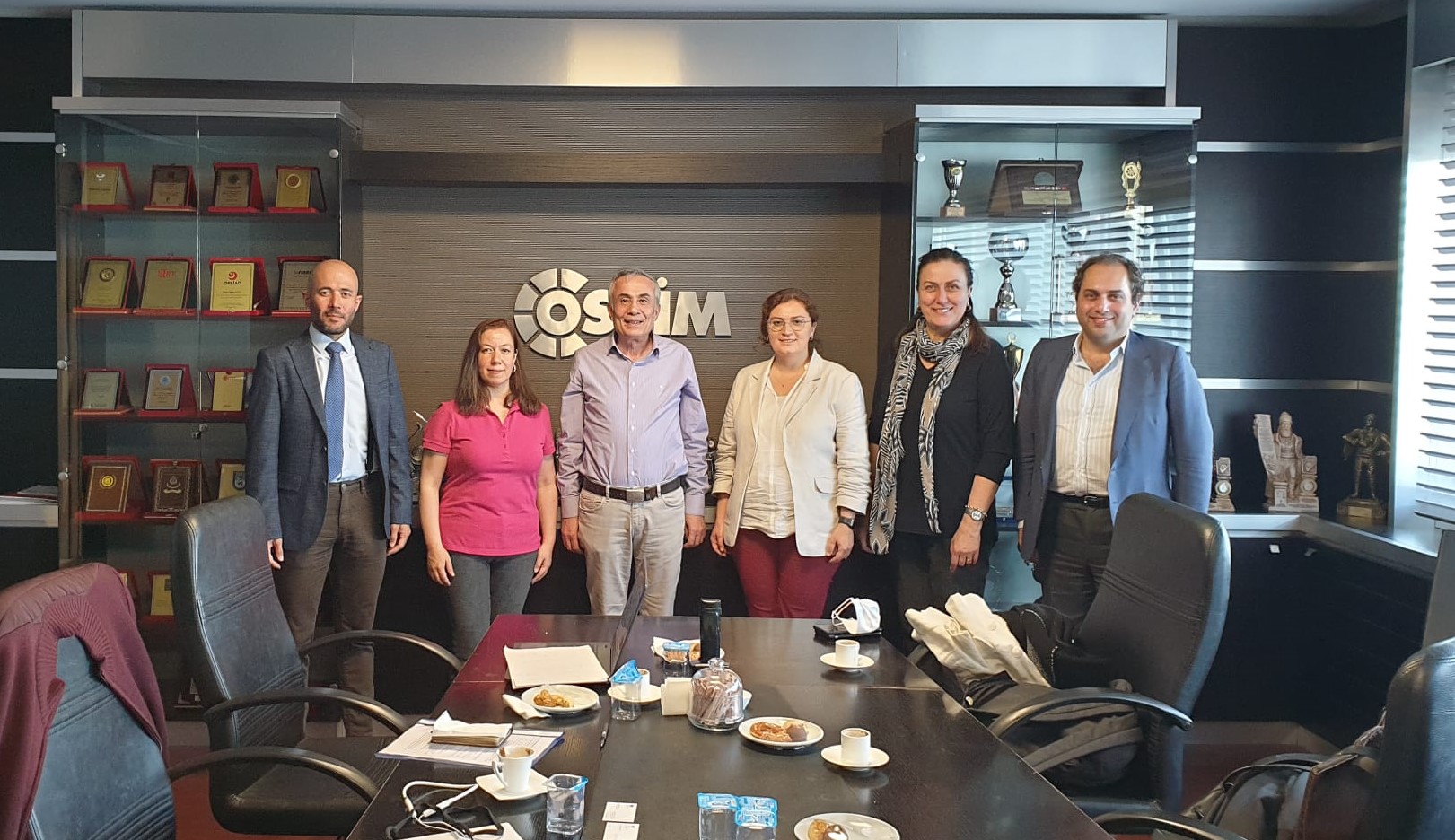OSTİM ENERJİK, Birleşik Krallık Büyükelçiliği ve Başkonsolosluğunda enerji, yenilenebilir enerji ve teknoloji konuları üzerinde çalışan heyet ile bir araya geldi. 